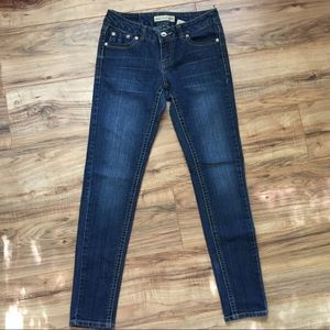Paris Blues size 7 skinny jeans medium wash